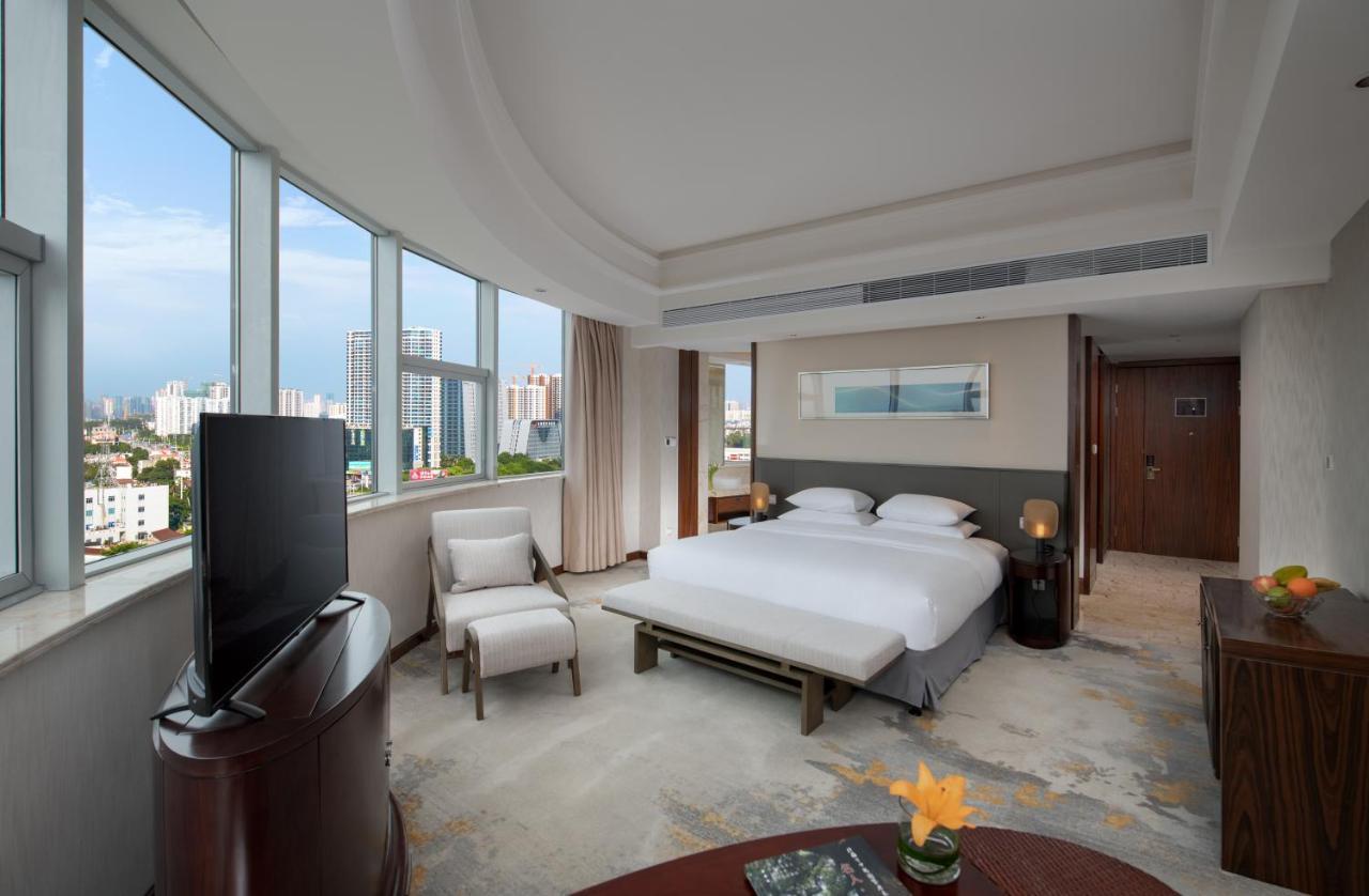 Golden Shining New Century Grand Hotel Бэйхай Экстерьер фото