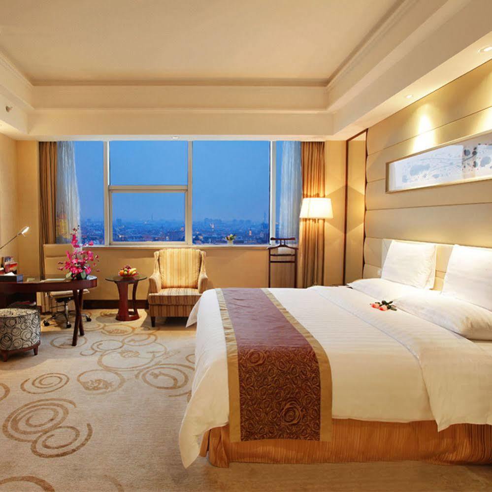 Golden Shining New Century Grand Hotel Бэйхай Экстерьер фото